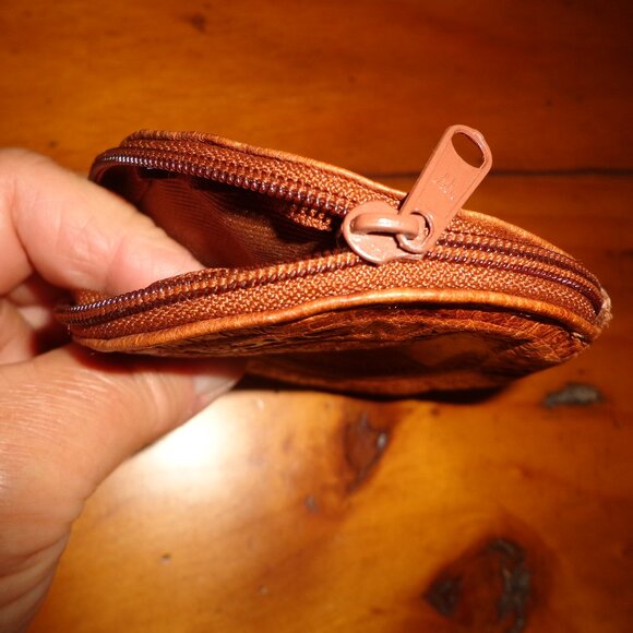 Vtg. WILSONS Leather Coin Pouch w/Key Ring Brown Zip Closure Round Embossed - Picture 3 of 13